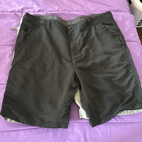 4 pairs of men’s shorts 2 pair @ 40W and 2 pair @ 42W - Picture 2 of 4